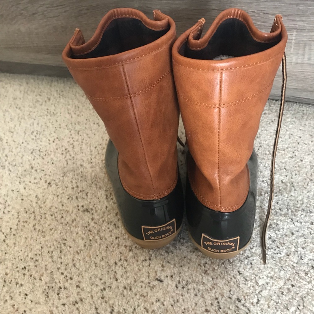 Women's Brown and Black Winter Boots - Picture 4 of 5